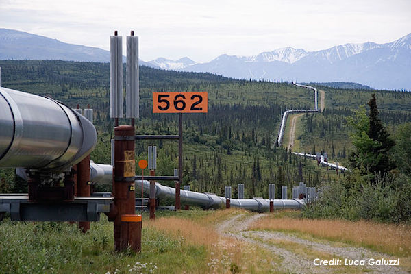 Above: Trans-Alaska Pipeline. (Credit: Luca Galuzzi - www.galuzzi.it)